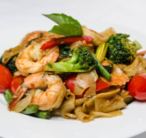 thai-food-with-shrimp-broccoli-and-tomatoes